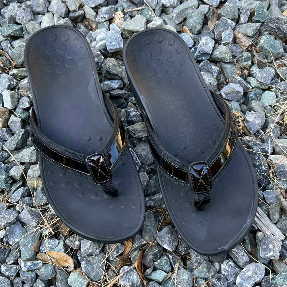 Vionic Black Patent Leather Platform Orthotic Flop Flop Sandals - Size 8